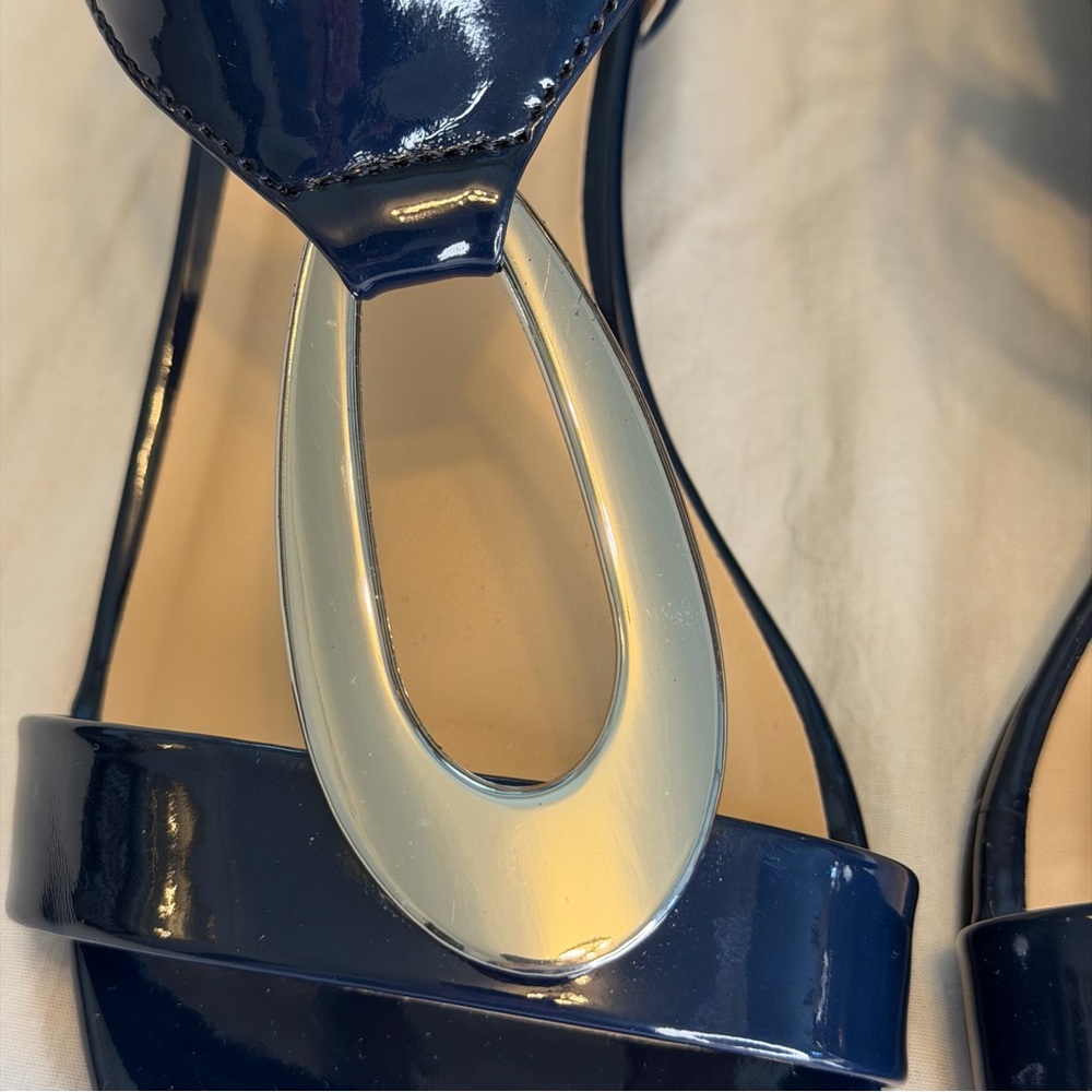 Karen Scott Navy Patent T-Strap Sandals with Silver Accent - Picture 3 of 9